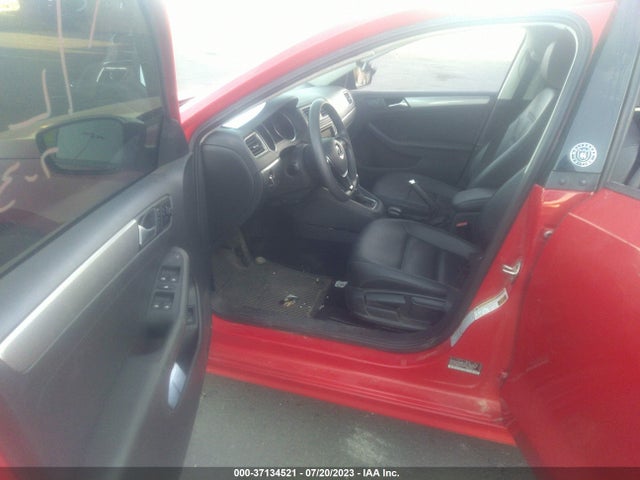 3VWDB7AJXJM217370 Volkswagen Jetta 1.4t Wolfsburg Edition