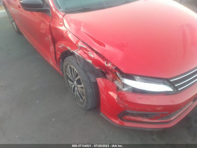 3VWDB7AJXJM217370 Volkswagen Jetta 1.4t Wolfsburg Edition