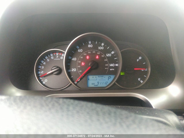 Toyota RAV4 LE 2016 JTMZFREV8GJ075189 Image 13