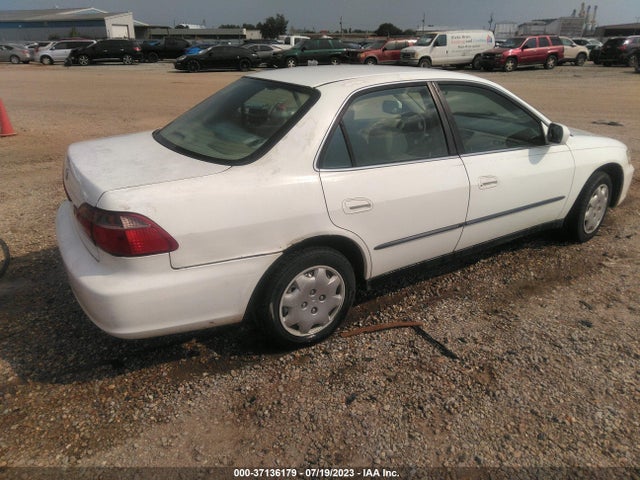 1998 HONDA ACCORD SDN LX VIN: 1HGCG5644WA047987