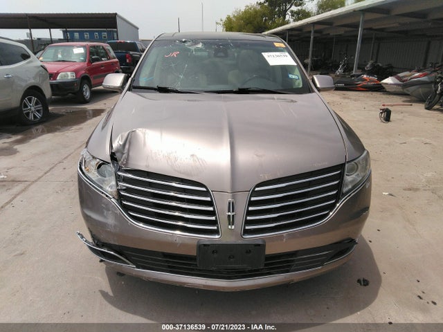 2018 Lincoln MKT, VIN: 2LMHJ5AT9JBL00352