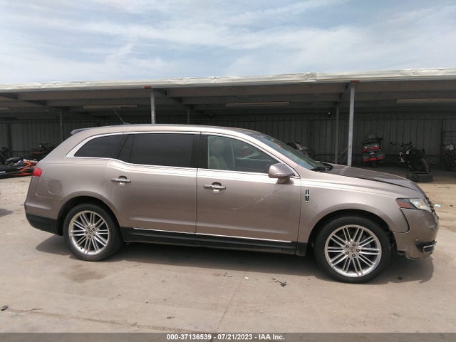 2018 Lincoln MKT, VIN: 2LMHJ5AT9JBL00352