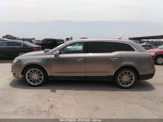 2018 Lincoln MKT, VIN: 2LMHJ5AT9JBL00352