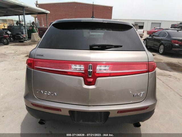 2018 Lincoln MKT, VIN: 2LMHJ5AT9JBL00352