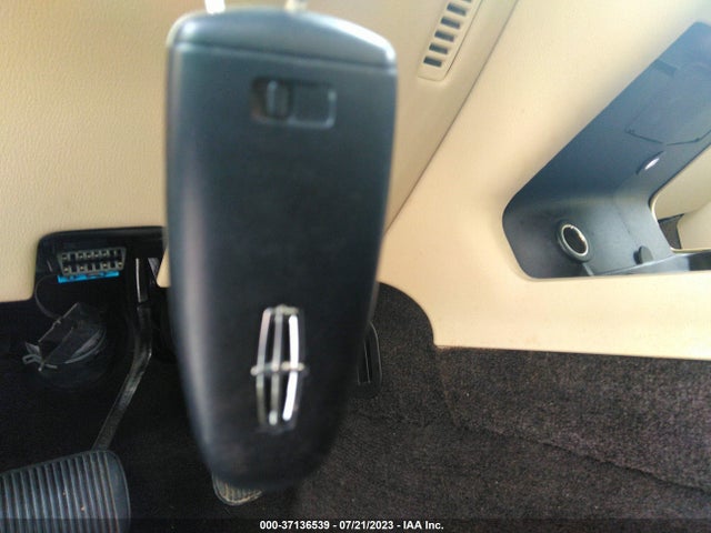 2018 Lincoln MKT, VIN: 2LMHJ5AT9JBL00352