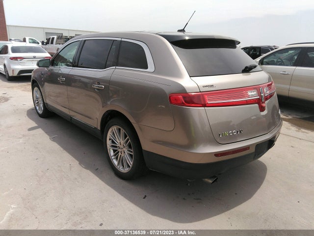 2018 Lincoln MKT, VIN: 2LMHJ5AT9JBL00352