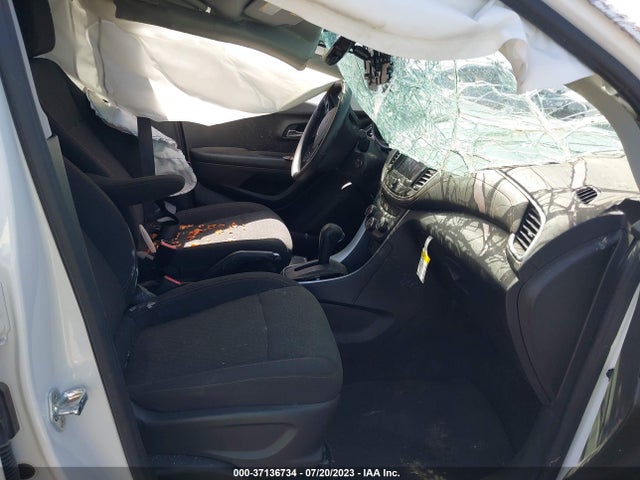 Chevrolet TRAX LS 2022 KL7CJKSMXNB548425 Image 5