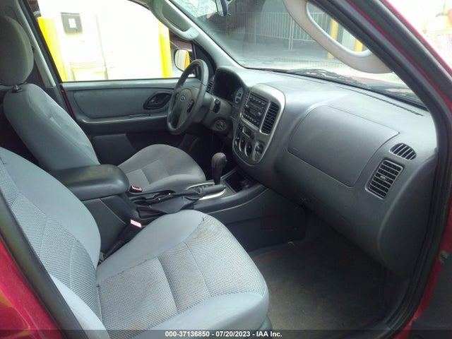 2005 FORD ESCAPE XLT VIN: 1FMCU03155KA77511