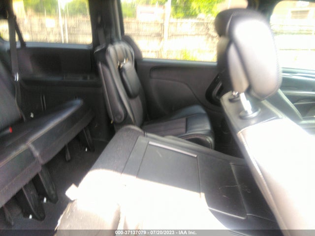 2C4RC1HG2ER367646 Chrysler Town & Country S