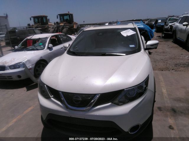 JN1BJ1CP2HW015504 Nissan Rogue Sport Sl