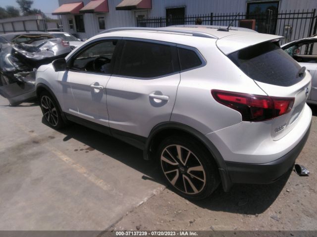 JN1BJ1CP2HW015504 Nissan Rogue Sport Sl