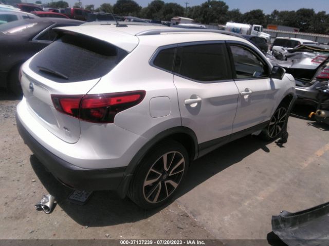 JN1BJ1CP2HW015504 Nissan Rogue Sport Sl