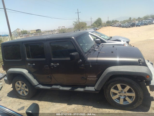 1C4BJWDG1GL324910 Jeep Wrangler Unlimited Sport