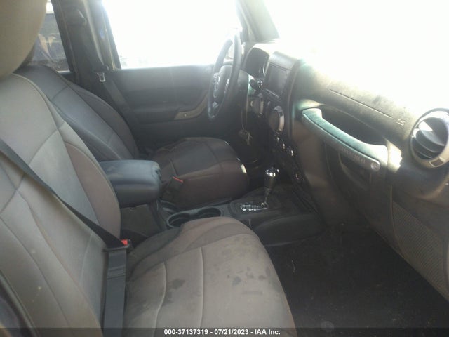 1C4BJWDG1GL324910 Jeep Wrangler Unlimited Sport