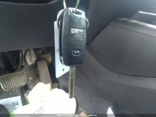 5XYPG4A32GG043298 KIA SORENTO LX