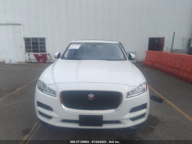 Jaguar F-pace 20d 2017 SADCS2BN1HA086280 Image 12