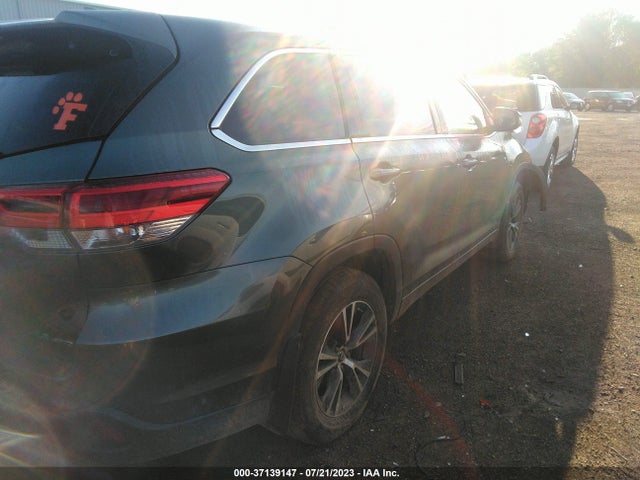 2018 TOYOTA HIGHLANDER LE VIN: 5TDBZRFH4JS887701