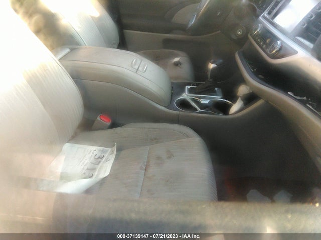 2018 TOYOTA HIGHLANDER LE VIN: 5TDBZRFH4JS887701