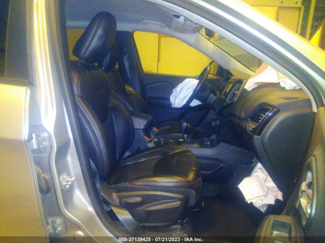 1C4PJMLXXKD456482 Jeep Cherokee Altitude