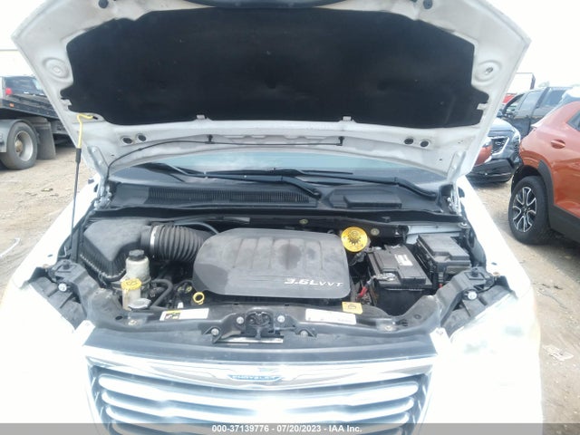 2C4RC1GG1ER147660 Chrysler Town & Country Limited