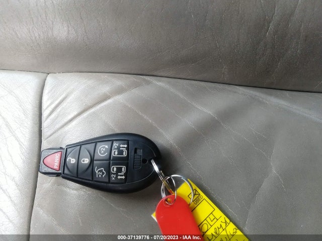 2C4RC1GG1ER147660 Chrysler Town & Country Limited