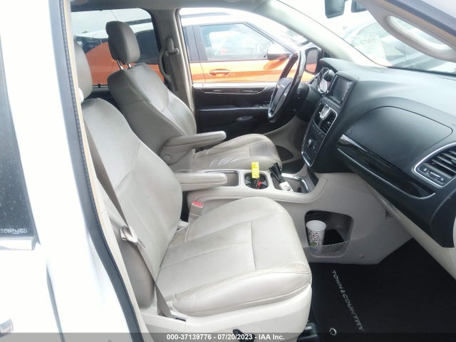 2C4RC1GG1ER147660 Chrysler Town & Country Limited