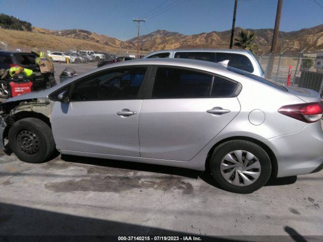 3KPFK4A79HE060983 KIA FORTE LX