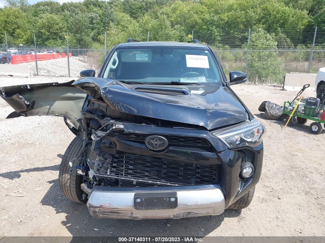 Toyota 4RUNNER SR5 2019 JTEBU5JR1K5647239 Image 4