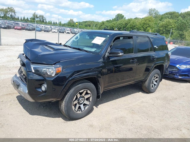 Toyota 4RUNNER SR5 2019 JTEBU5JR1K5647239 Image 2