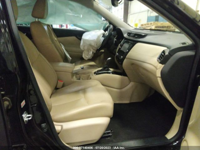 JN8AT2MV2HW022446 Nissan Rogue Sl