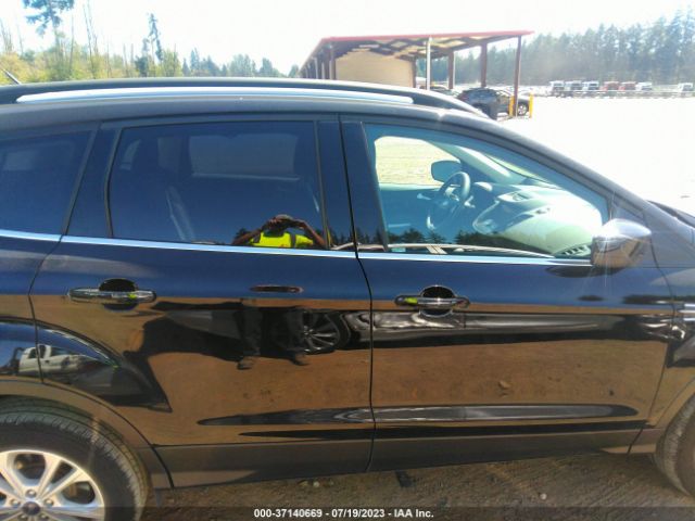 1FMCU9GD1HUC80879 Ford ESCAPE SE