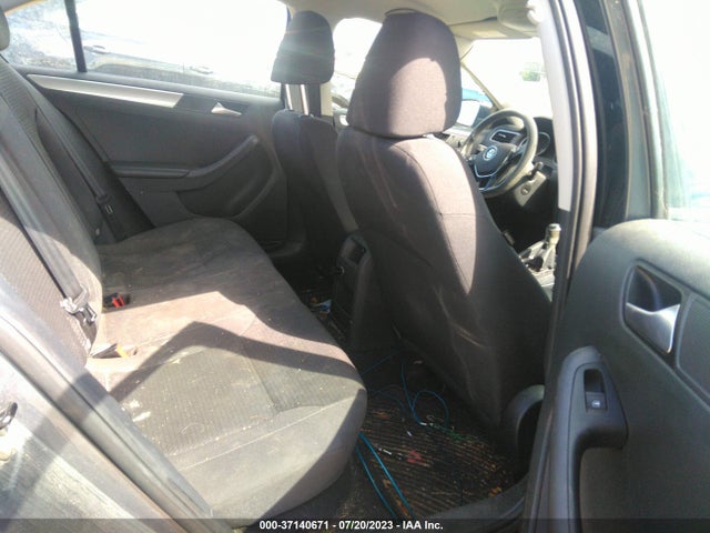3VWB17AJ1FM351802 Volkswagen Jetta Sedan 1.8t Se