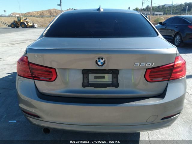 WBA8E1G5XJNU89679 BMW 3 Series 320i