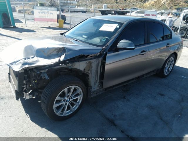 WBA8E1G5XJNU89679 BMW 3 Series 320i