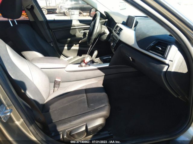 WBA8E1G5XJNU89679 BMW 3 Series 320i