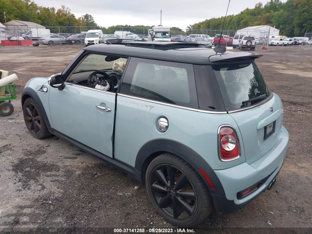 2012 MINI COOPER HARDTOP WMWSV3C56CT387852 Photo 2