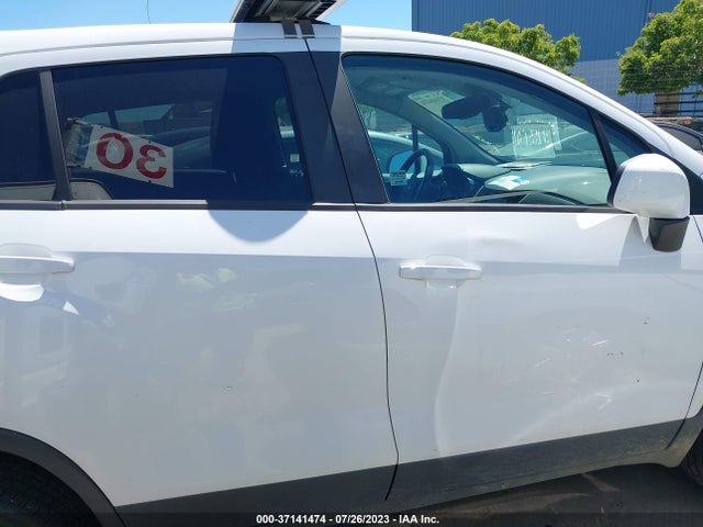 Chevrolet TRAX LS 2019 3GNCJNSB6KL217569 Image 13