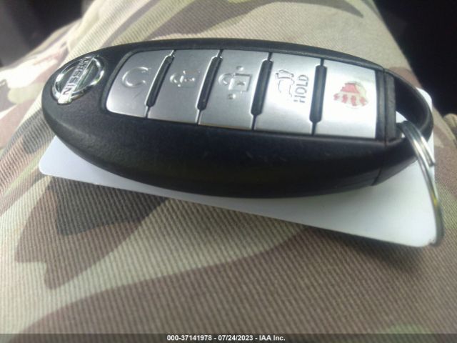 KNMAT2MV4JP541302 Nissan ROGUE SV