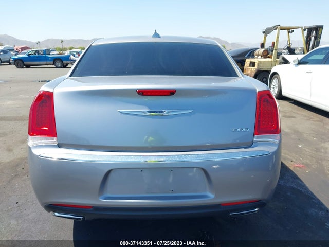 Chrysler 300 Limited 2015 2C3CCAAG6FH872097 Image 17
