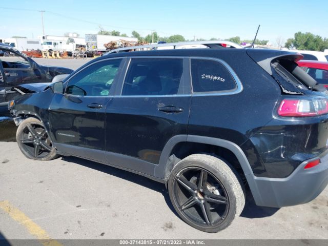 1C4PJLCB2KD285953 Jeep Cherokee Latitude