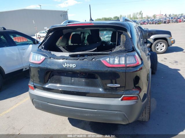 1C4PJLCB2KD285953 Jeep Cherokee Latitude