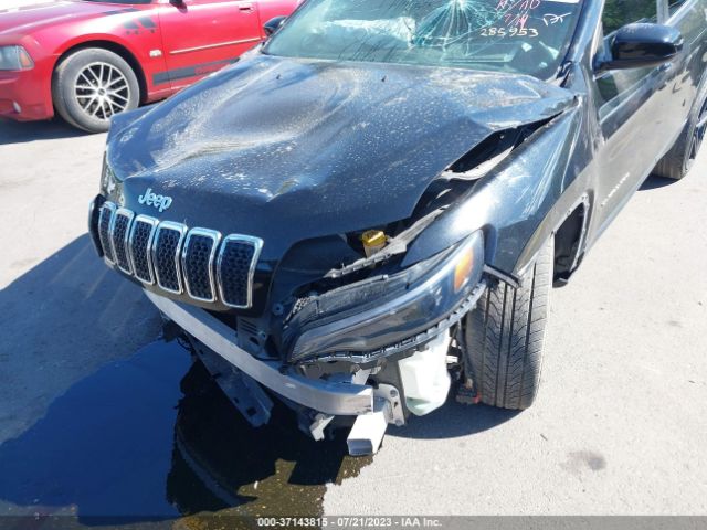 1C4PJLCB2KD285953 Jeep Cherokee Latitude