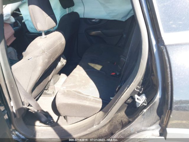 1C4PJLCB2KD285953 Jeep Cherokee Latitude