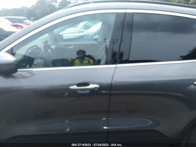 2022 Ford Escape, VIN: 1FMCU0LZ0NUB73010