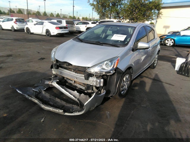 Toyota Prius C One/two/three/four 2015 JTDKDTB39F1102910 Image 2