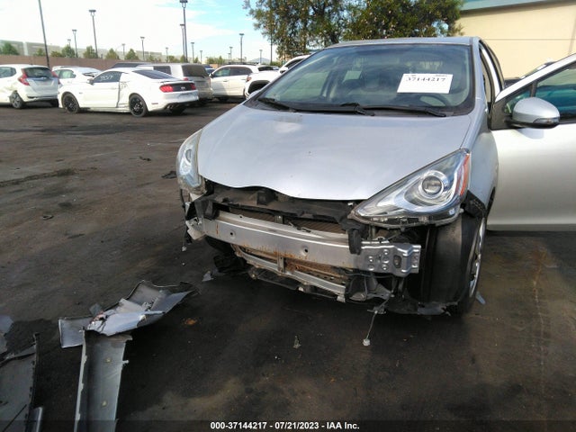 Toyota Prius C One/two/three/four 2015 JTDKDTB39F1102910 Image 13