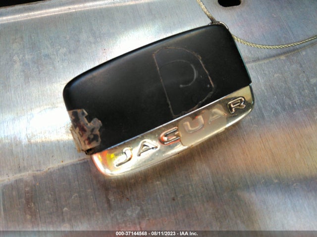 2017 JAGUAR XE SAJAR4BG5HA946985 Photo 10