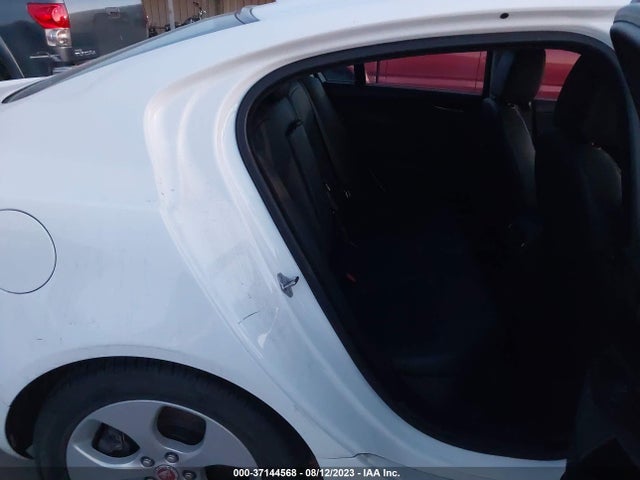 2017 JAGUAR XE SAJAR4BG5HA946985 Photo 7