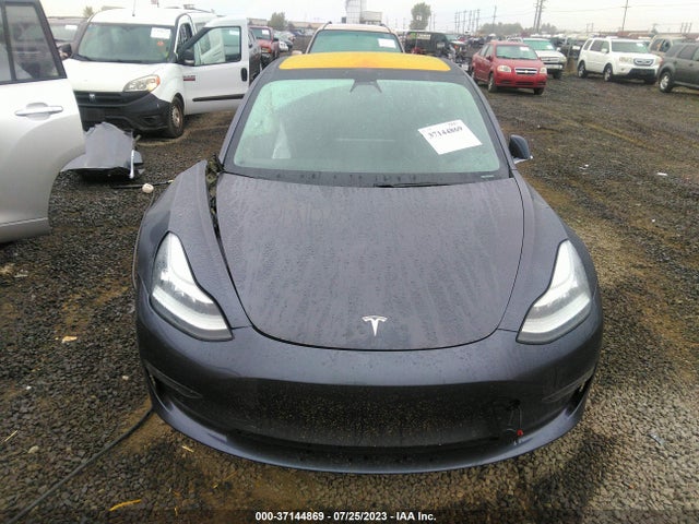 2018 Tesla 3, VIN: 5YJ3E1EB2JF086929