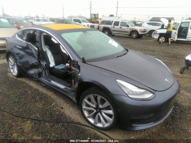 2018 Tesla 3, VIN: 5YJ3E1EB2JF086929